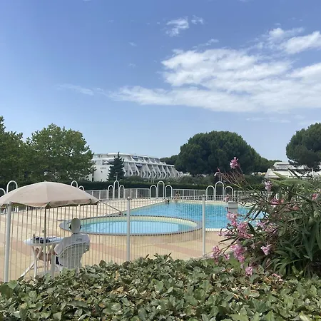 Apartment Sol-y-days Flamants Roses, Rez-de-jardin Avec Piscine *